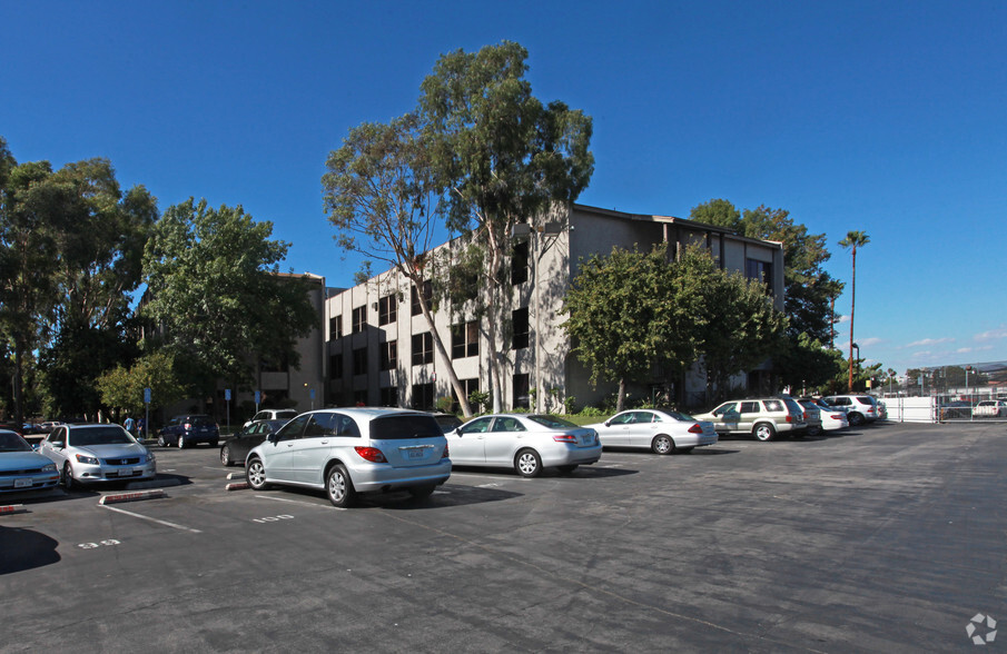 15335 Morrison St, Sherman Oaks, CA for lease - Building Photo - Image 1 of 8