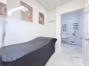 218 Commercial Blvd, Fort Lauderdale, FL for lease Interior Photo- Image 2 of 10