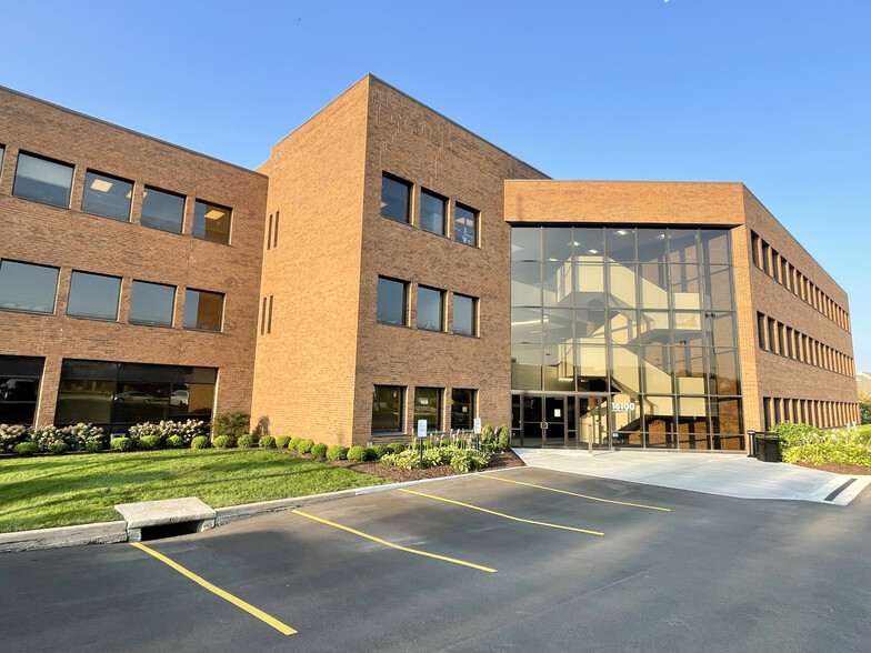 16100 Chesterfield Pky W, Chesterfield, MO for lease - Building Photo - Image 1 of 1