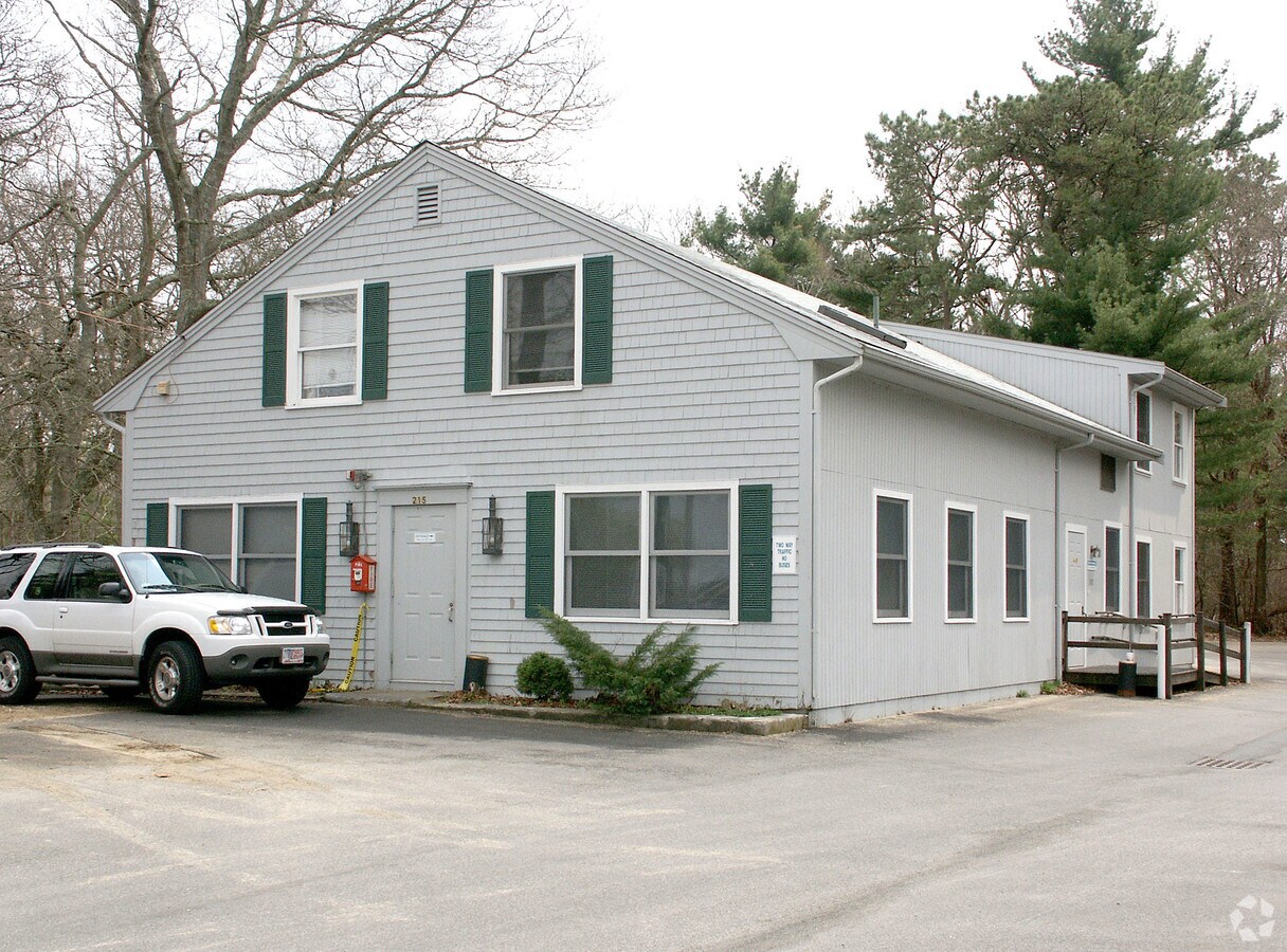 215 Sandwich Rd, Wareham, MA 02571