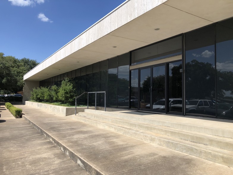 1512 Lake Air Dr, Waco, TX for sale - Building Photo - Image 1 of 1