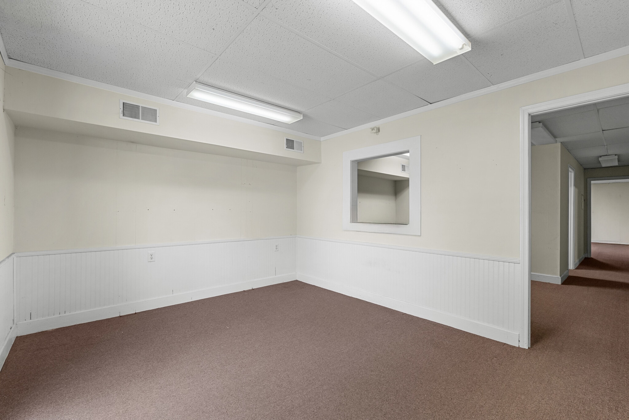 605 E 69th St, Savannah, GA for lease Interior Photo- Image 1 of 15