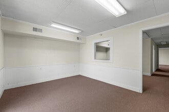 605 E 69th St, Savannah, GA for lease Interior Photo- Image 1 of 15