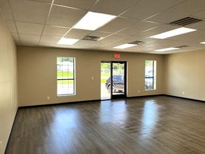 6724 Paluxy Dr, Tyler, TX for lease Interior Photo- Image 1 of 9