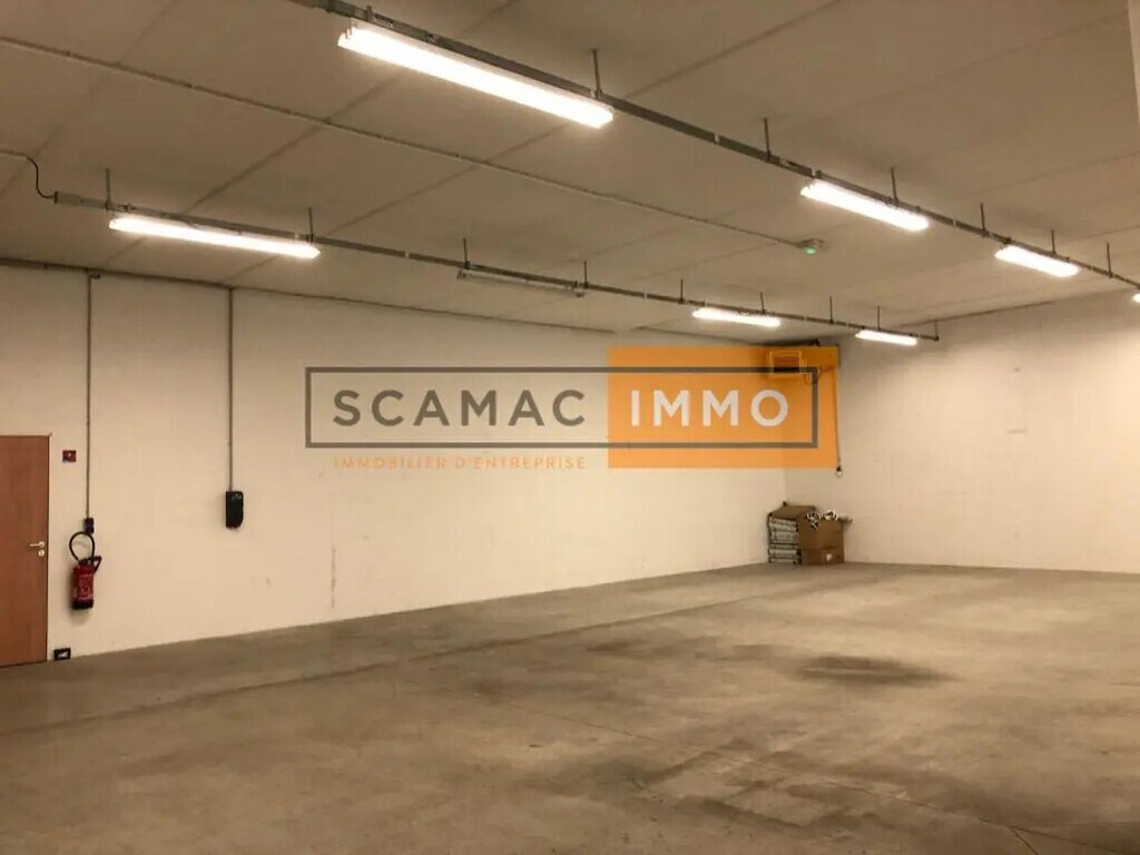 Location Entrepôt 414 m² - Photo 1