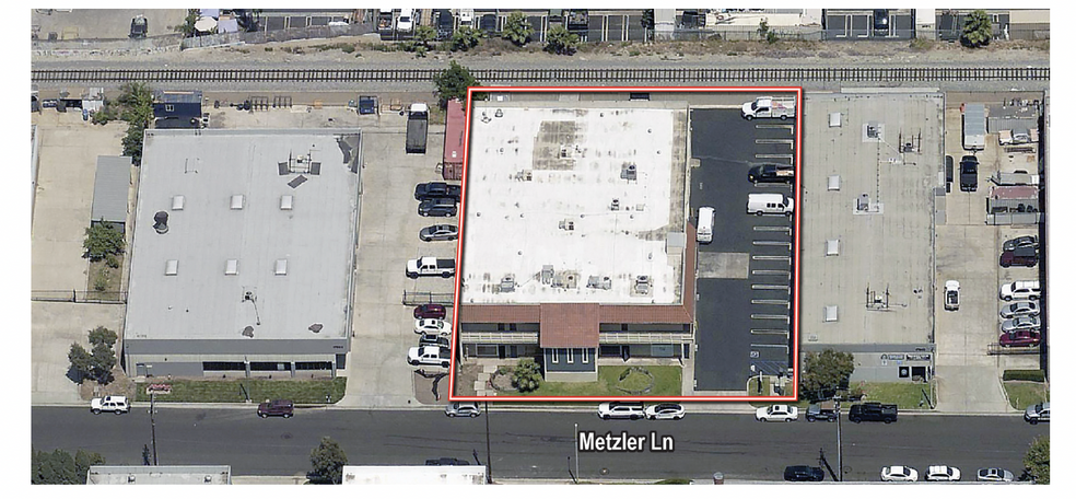 17632 Metzler Ln, Huntington Beach, CA for lease - Building Photo - Image 3 of 3