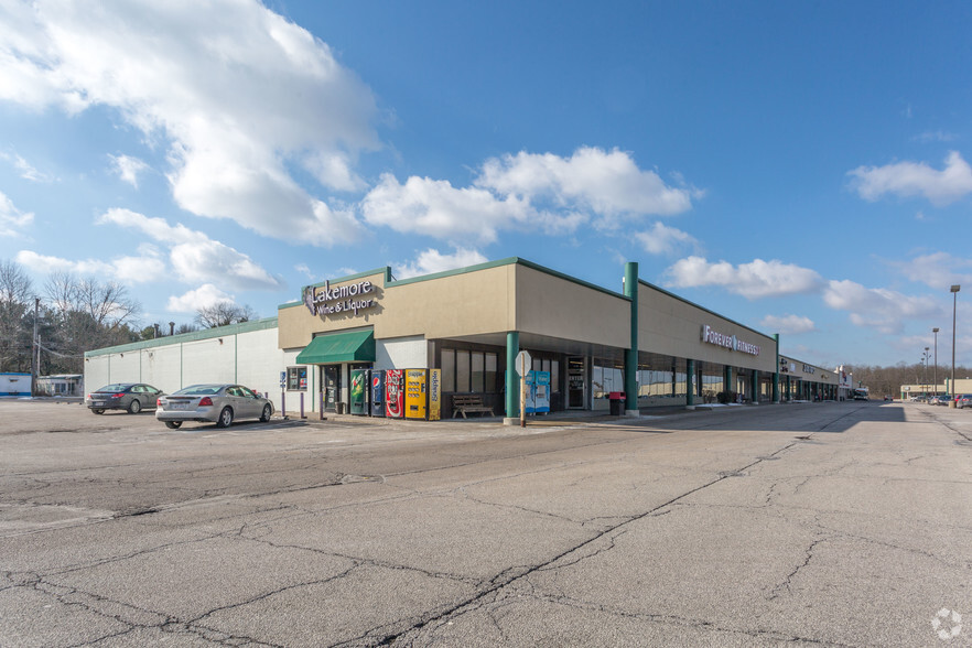 1492-1540 Canton Rd, Akron, OH for lease - Building Photo - Image 3 of 8