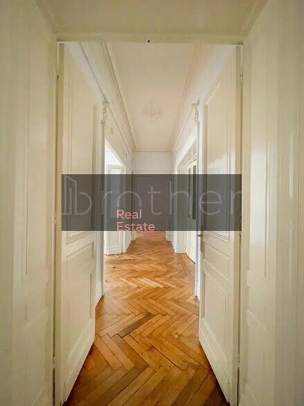 Office in Bordeaux for lease - Interior Photo - Image 2 of 6