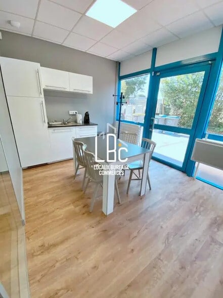 Rue De La Vrière, La Chapelle-sur-Erdre for sale - Interior Photo - Image 3 of 7