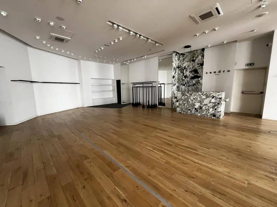 Retail in Amiens for lease Interior Photo- Image 1 of 3