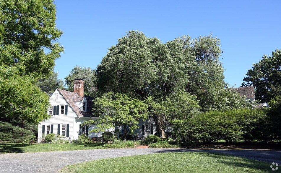 3001 Hollymead Dr, Charlottesville, VA 22911