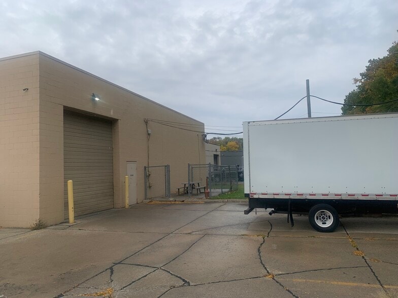 35360 Forton Ct, Clinton Township, MI for lease - Building Photo - Image 2 of 7