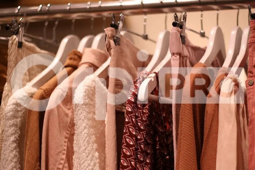 Retail in Compiègne for lease - Building Photo - Image 3 of 5