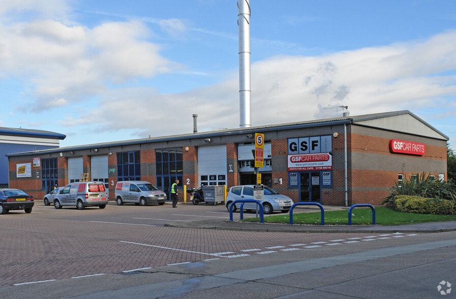 4 Eastern Av, Grays for lease - Primary Photo - Image 1 of 2