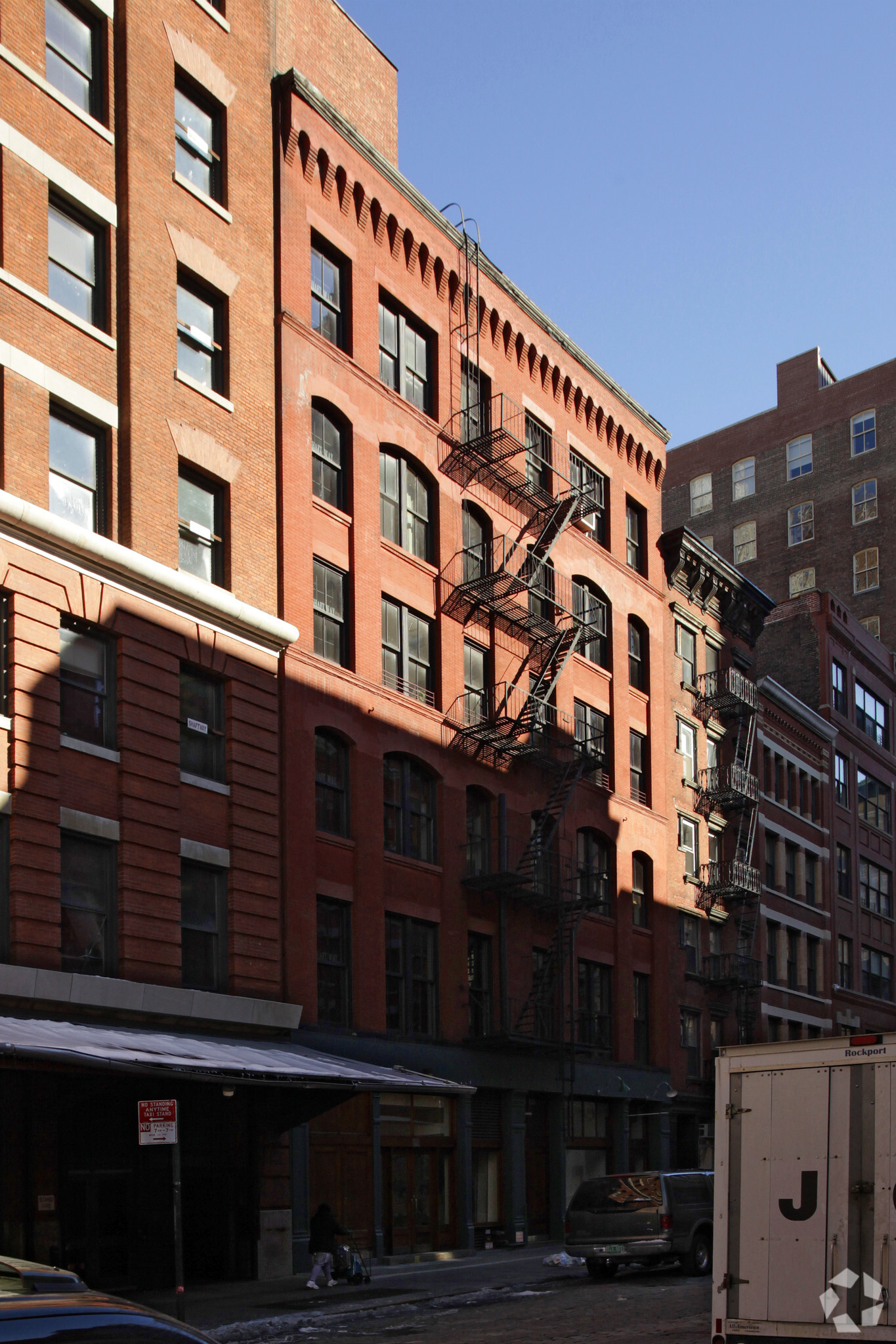 186 Franklin St, New York, NY for lease Primary Photo- Image 1 of 8