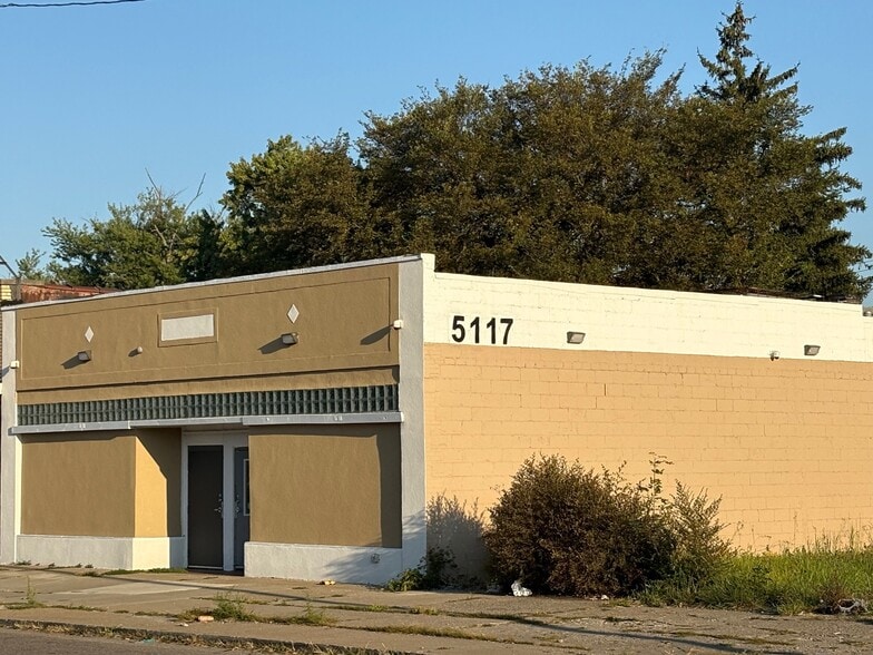 5117 E 7 Mile Rd, Detroit, MI for sale - Building Photo - Image 3 of 9
