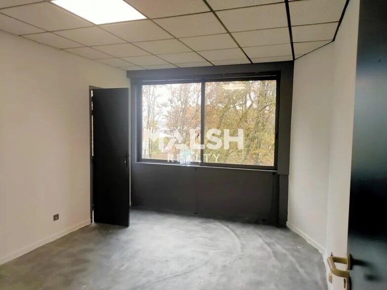 Office in Dardilly for lease - Interior Photo - Image 3 of 6