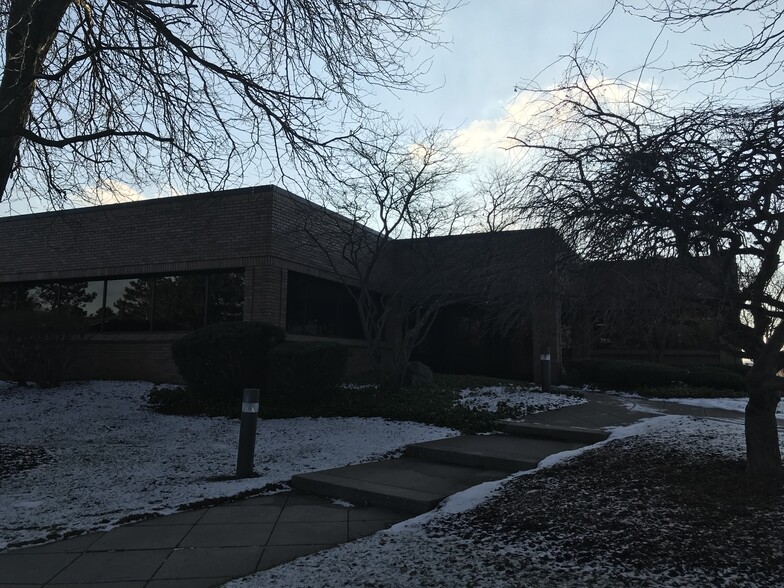 3020 Charlevoix Dr SE, Grand Rapids, MI for sale - Building Photo - Image 1 of 1