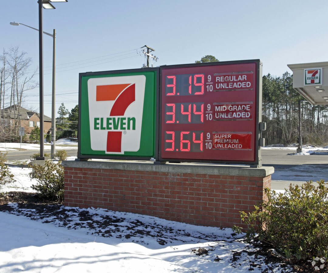 2105 Salem Rd, Virginia Beach, VA 23456