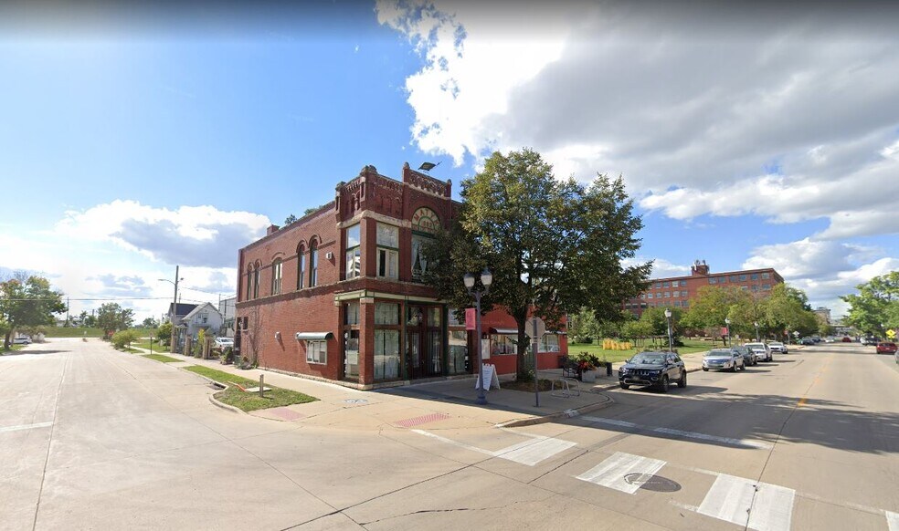 1029 3rd St SE, Cedar Rapids, IA for sale - Primary Photo - Image 1 of 1