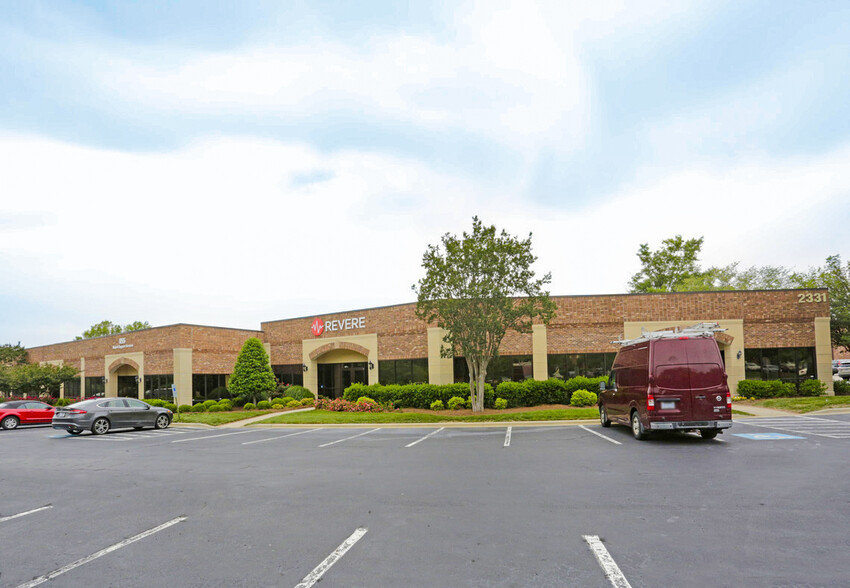 2331 Crownpoint Executive Dr, Charlotte, NC for lease - Building Photo - Image 3 of 8