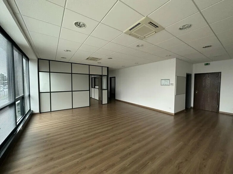 Office in Bischheim for lease - Interior Photo - Image 2 of 3
