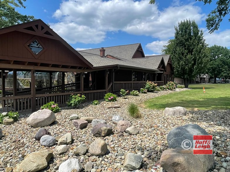 335 S Main St, Munroe Falls, OH for sale - Building Photo - Image 2 of 13