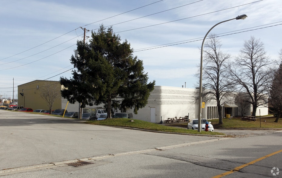 921 Gateway, Burlington, ON for lease - Building Photo - Image 2 of 2