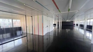 Office in Ivry-sur-Seine for lease Interior Photo- Image 2 of 4