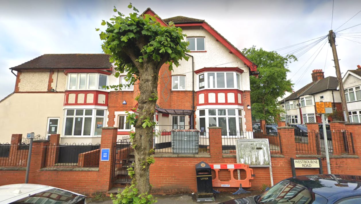 49 Westbourne Rd, Luton for sale Primary Photo- Image 1 of 1