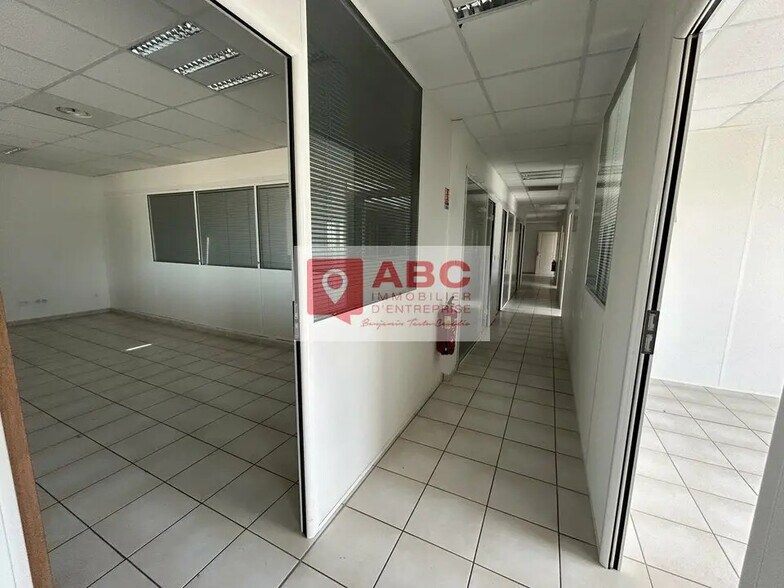 Office in Lattes for lease - Building Photo - Image 3 of 8