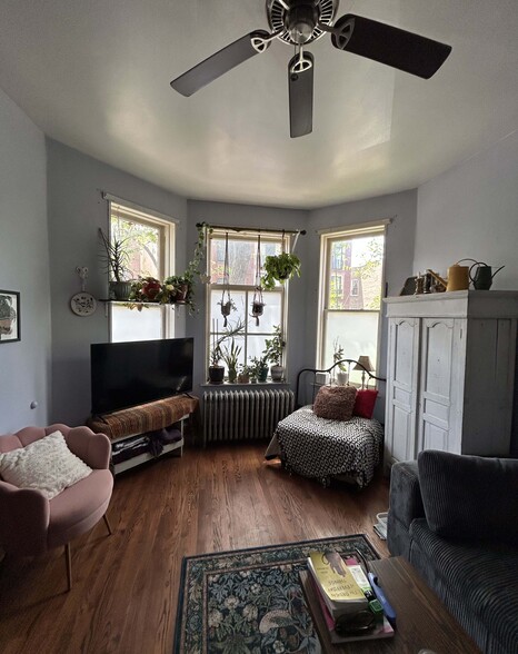 2620 W Evergreen Ave, Chicago, IL for sale - Building Photo - Image 2 of 19