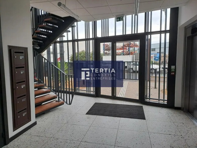 Office in Mauguio for lease - Building Photo - Image 3 of 9