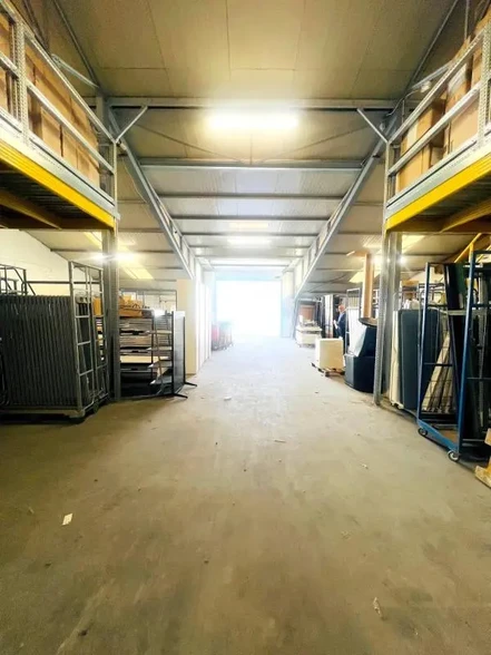 Industrial in Aulnay-sur-Mauldre for sale - Interior Photo - Image 1 of 9