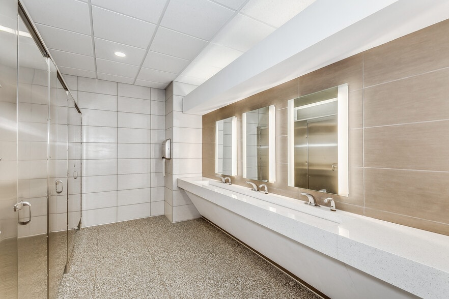 8110 E 32nd St, Wichita, KS for lease - Interior Photo - Image 2 of 2