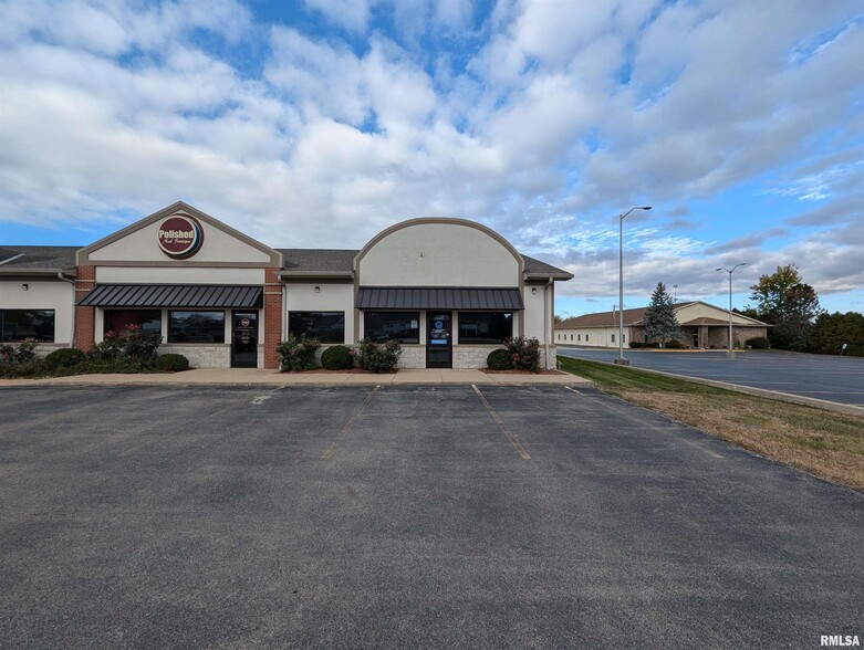 7327 N Radnor Rd, Peoria, IL for lease - Building Photo - Image 1 of 6