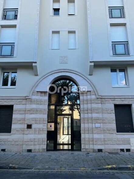 Office in Reims for lease - Building Photo - Image 1 of 12