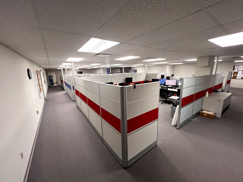 2075 Quaker Pointe Dr, Quakertown, PA for lease - Interior Photo - Image 3 of 5