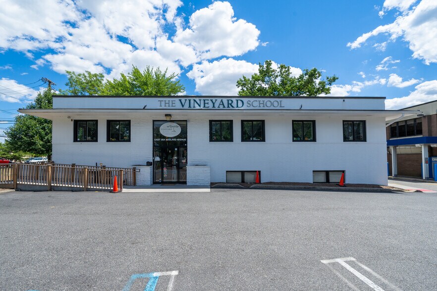 36A E Midland Ave, Paramus, NJ 07652