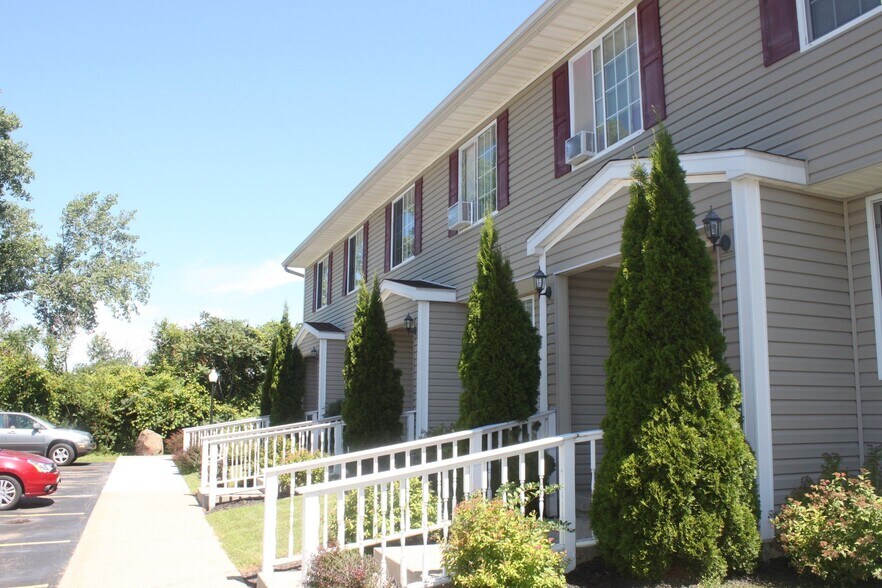 449 Temple St, Dunkirk, NY 14048 Fredonia Apartments