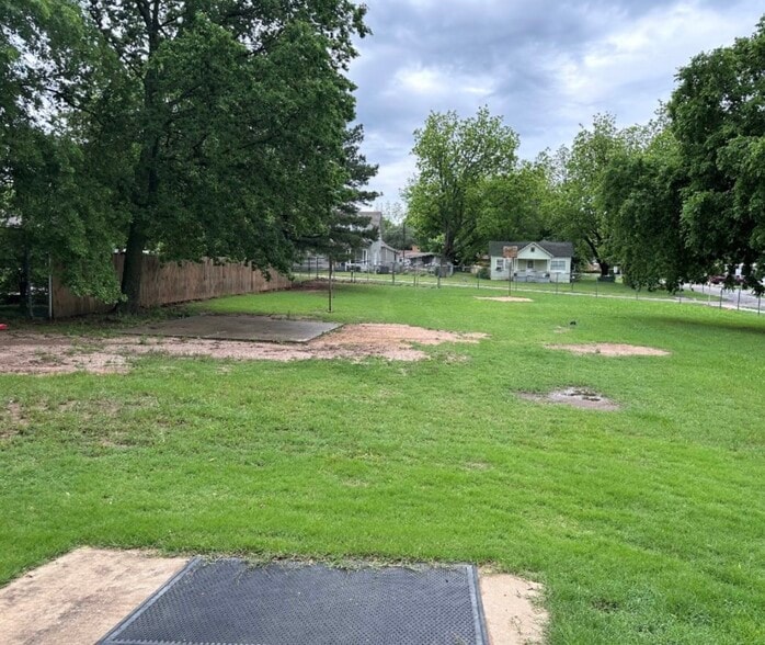 306 E Neil Armstrong Pl, Tishomingo, OK for sale - Building Photo - Image 3 of 10