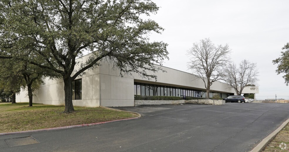 1717 W Walnut Hill Ln, Irving, TX for sale - Primary Photo - Image 1 of 1