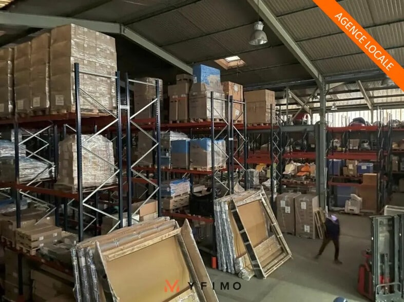 Flex in Mantes-la-Ville for lease - Interior Photo - Image 1 of 5