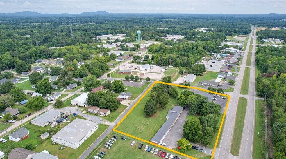 663 N Main St, Clover, SC 29710