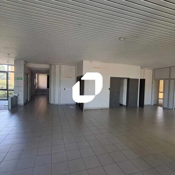 Flex in Rambouillet for sale - Interior Photo - Image 2 of 15