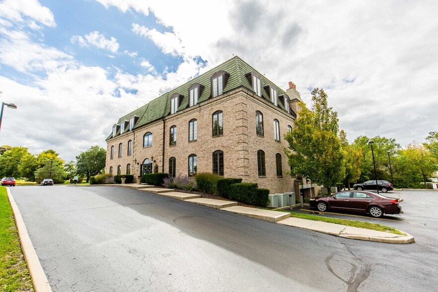 17100 W North Ave, Brookfield, WI for lease - Building Photo - Image 2 of 9