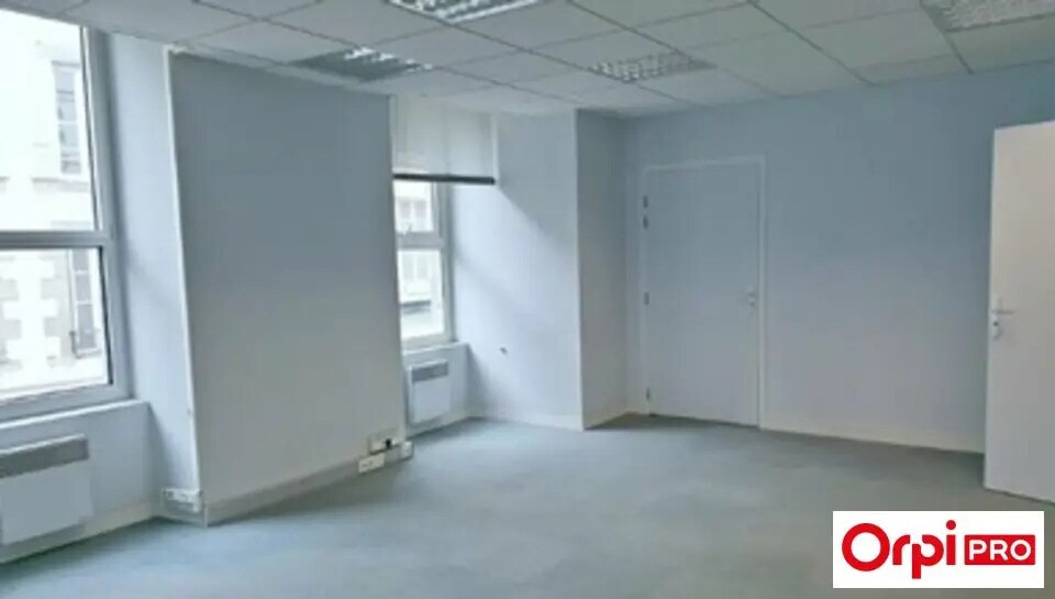 Office in Saint-Brieuc for lease - Interior Photo - Image 2 of 4