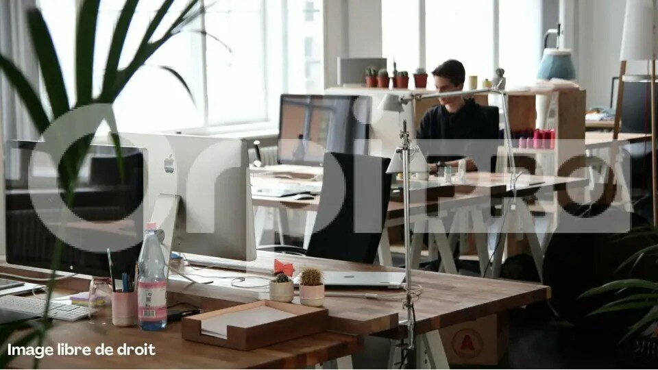 Office in Lyon for sale Building Photo- Image 1 of 11