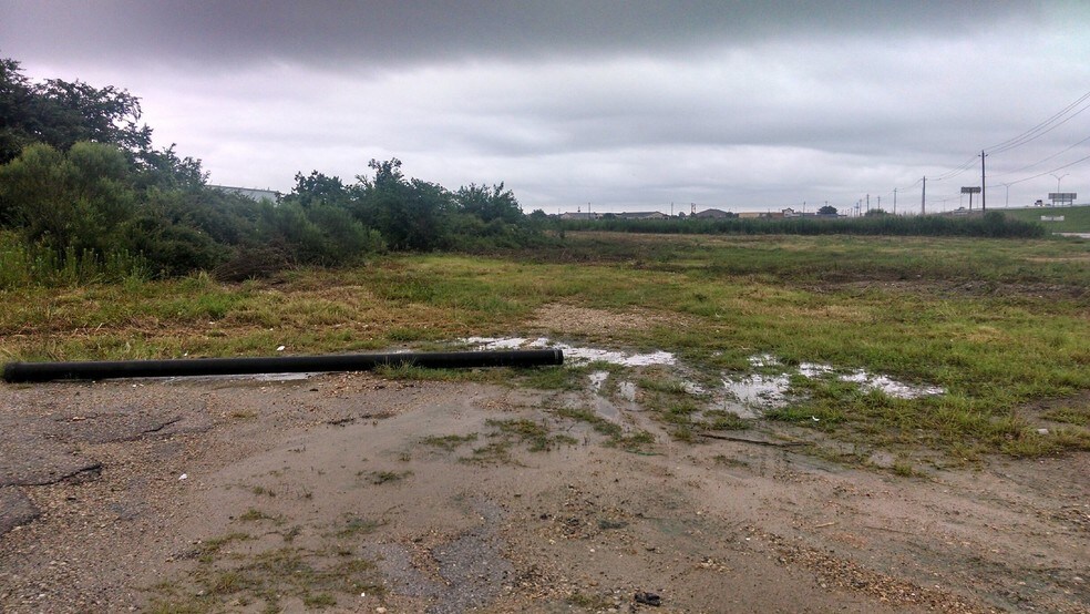 1621 Genoa Red Bluff Rd, Pasadena, TX for sale - Building Photo - Image 1 of 1