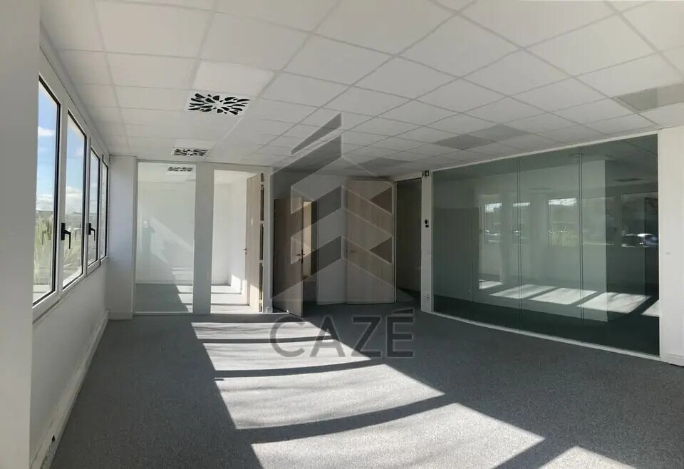 Office in Mérignac for lease Interior Photo- Image 1 of 6